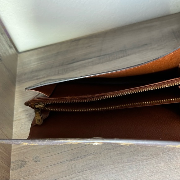 LOUIS VUITTON Sarah Long Monogram Wallet - Picture 8 of 10